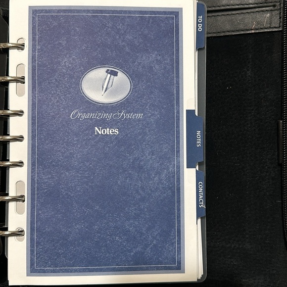 Kirkland signature zip up leather organizer/planner. 7 ring. - Picture 7 of 14